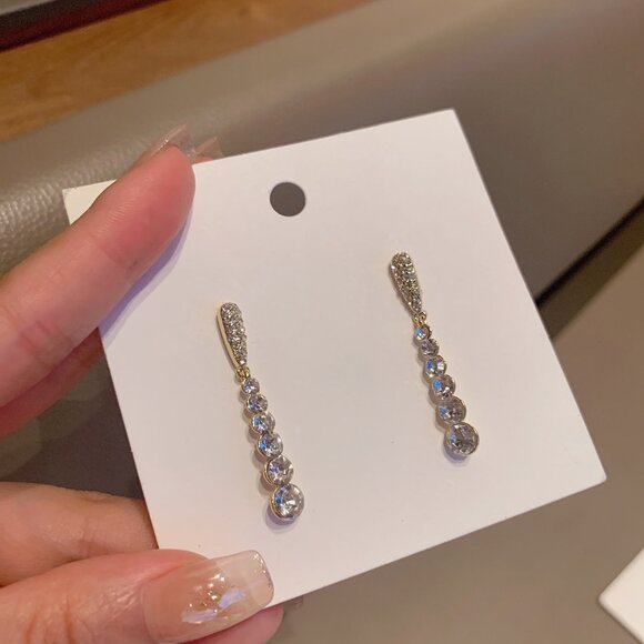 Elegant Vintage-Inspired Long Tassel Earrings with Sparkling Zirconia - Picture 5 of 6